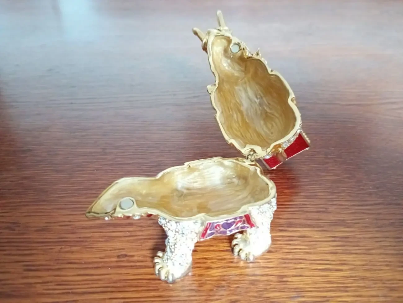 Металлический слон - шкатулка с разными камнями. 6