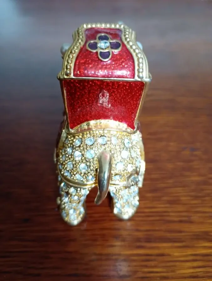 Металлический слон - шкатулка с разными камнями. 8