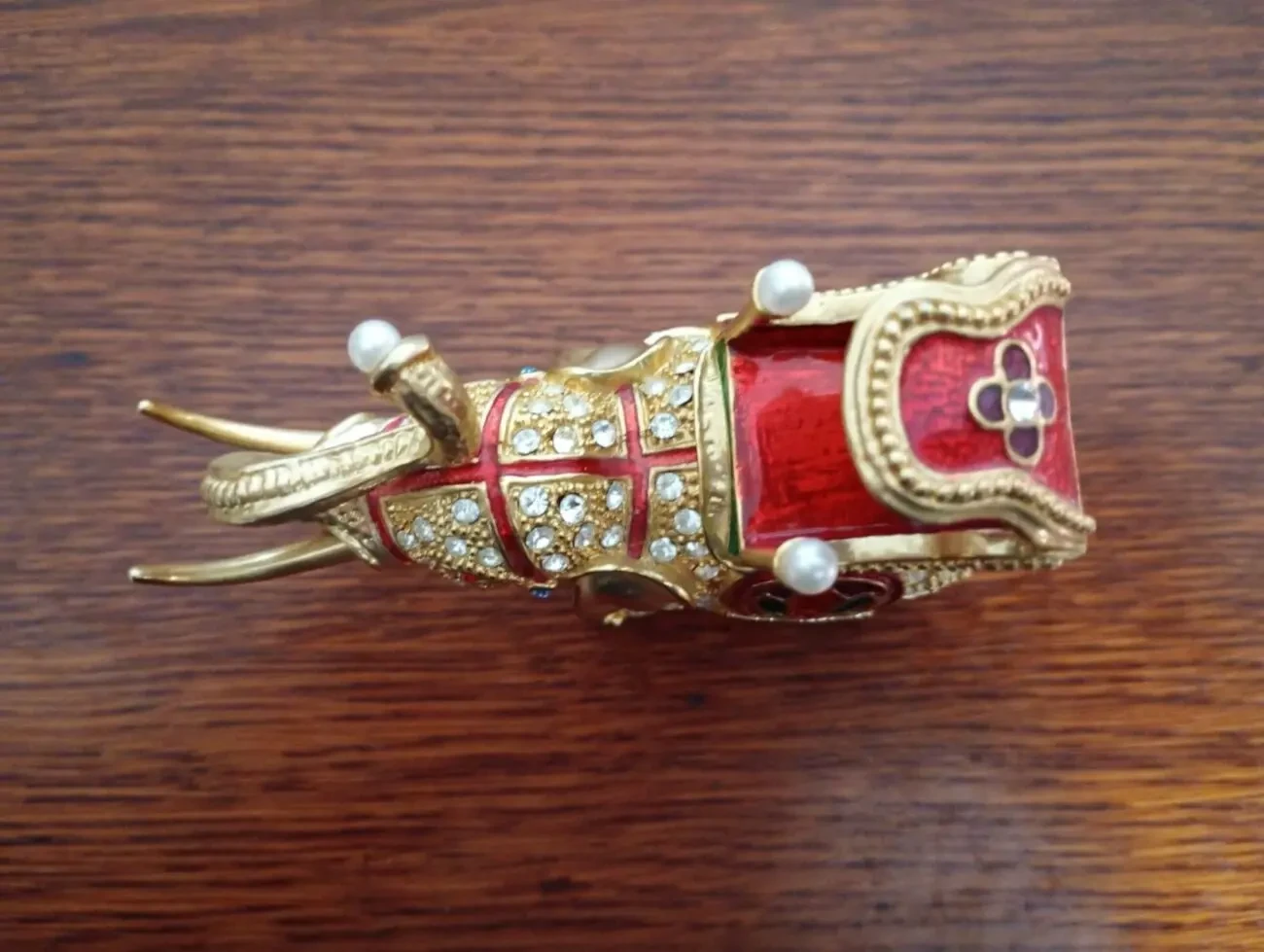 Металлический слон - шкатулка с разными камнями. 5