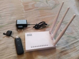 Комплект: роутер "Netis" WiFi + 4G модем