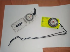 Продам два компаси