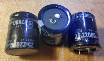 Конденсатор 22000uF 25V