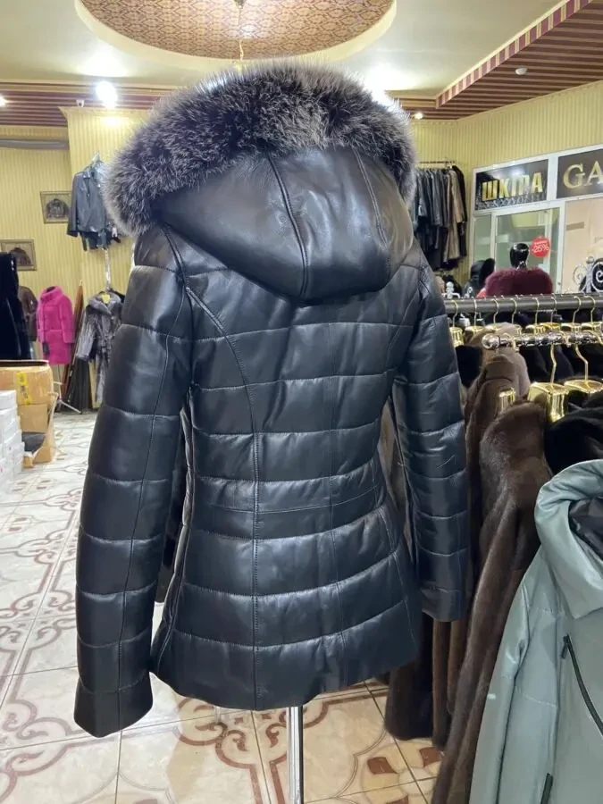 Жіночі утеплені куртки, пуховики з капюшоном,з хутром,з песцем 3