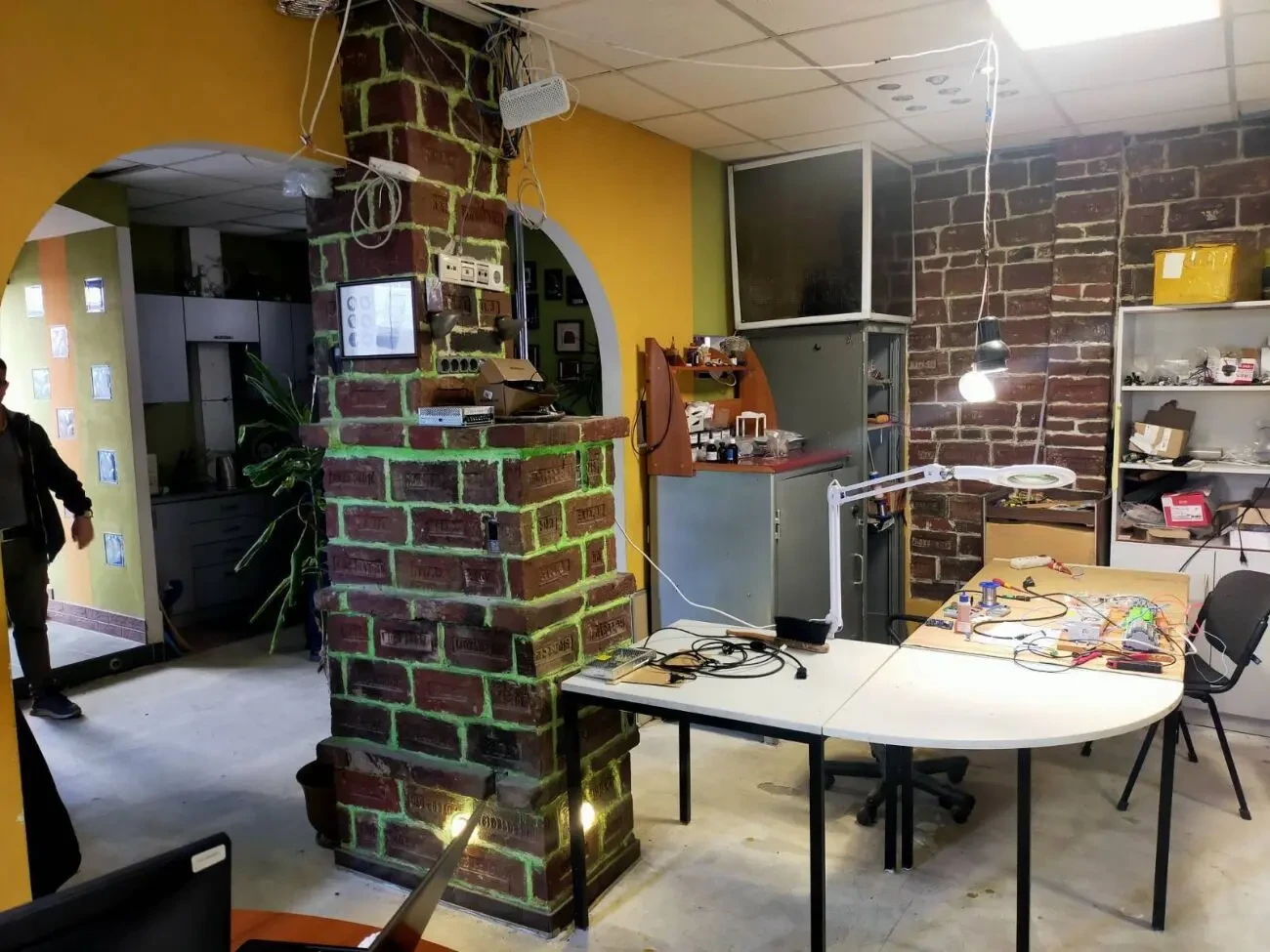 Продаж окремої комерційної будівлі вул. М. Лобачевського, 4 6