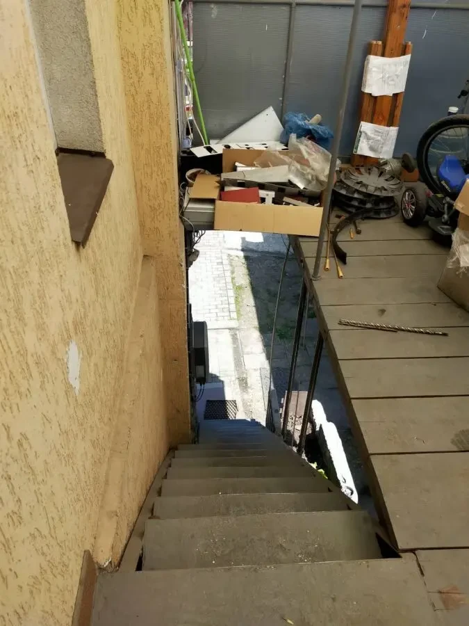 Продаж окремої комерційної будівлі вул. М. Лобачевського, 4 5