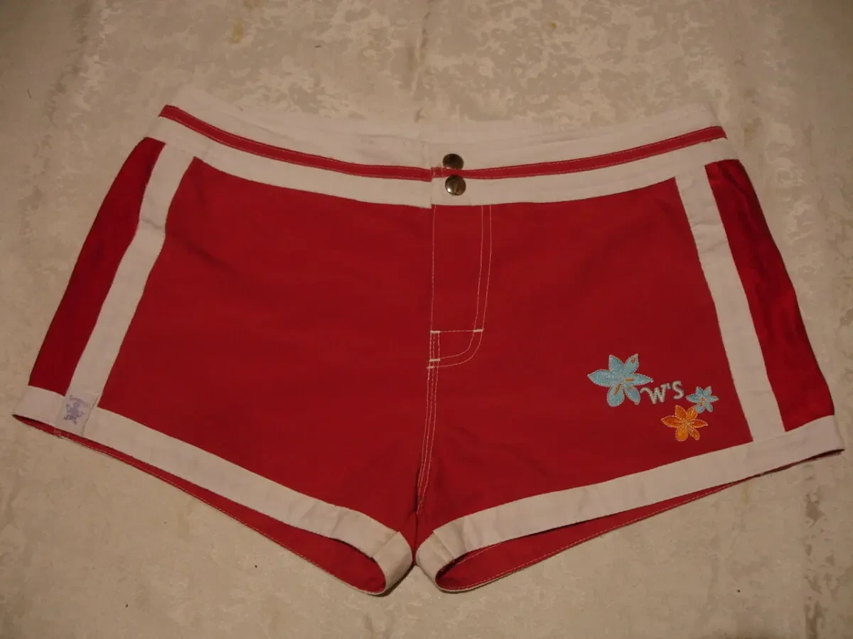 ШОРТИ червоно-білі М-ка, жіночі. Короткі. Італія. WAGE. Ефектні. 2