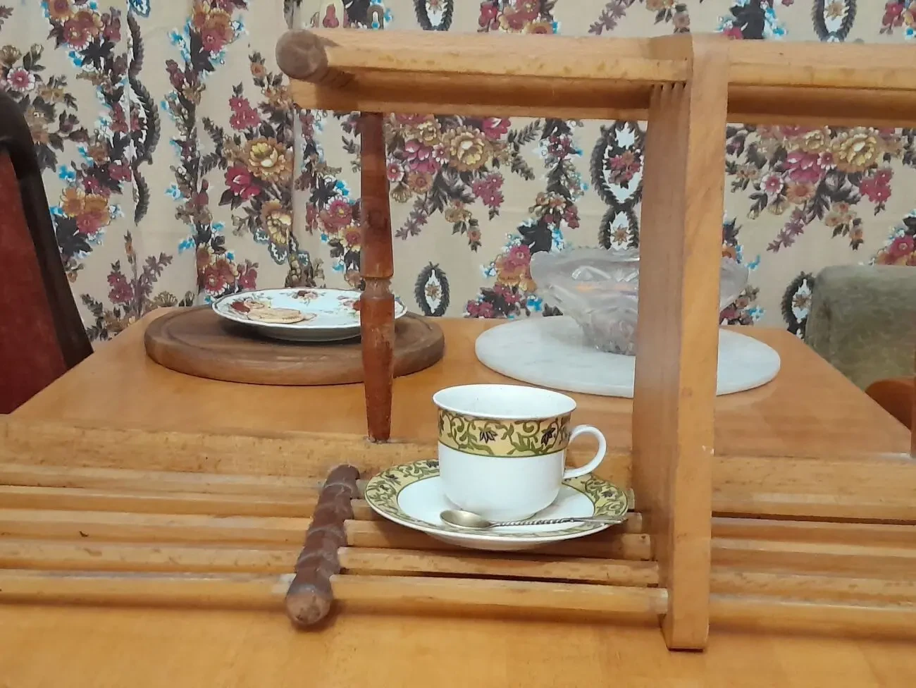 Изящная деревянная полка. Ретро 6