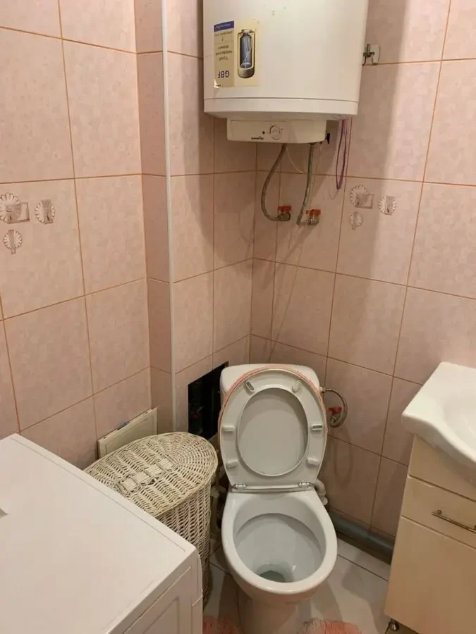 Продается простора 2-кімнатна квартира 4