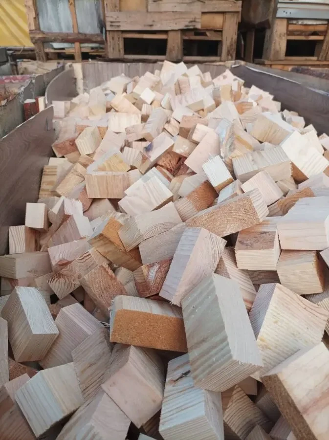 Дрова, горбыль, обрезки, опилки, стружка.