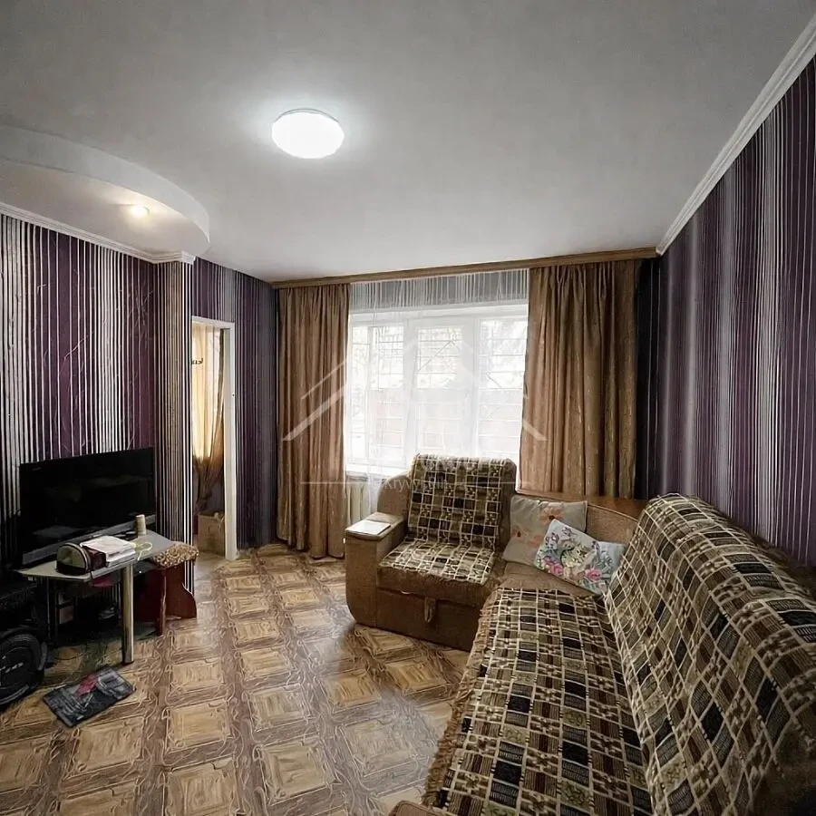 Продаж просторої 6-кімнатної квартири, Медична 2 4