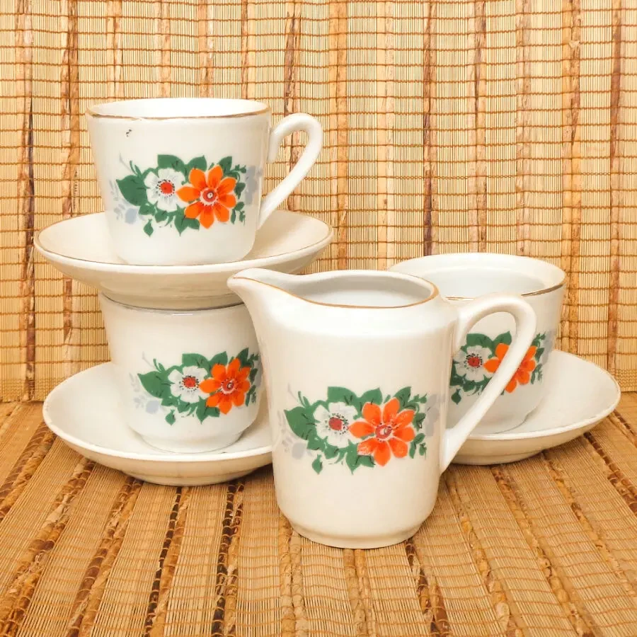 Мініатюрний кавовий сервіз 2 чашки 3 блюдця молочник цукорниця