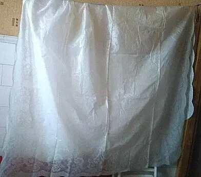 Скатерть практичная  белого цвета пвх . Большая, размером 150х232 см 9