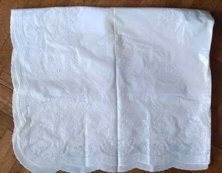 Скатерть практичная  белого цвета пвх . Большая, размером 150х232 см 10