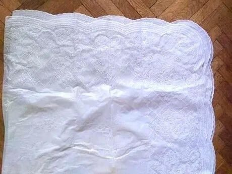 Скатерть практичная  белого цвета пвх . Большая, размером 150х232 см 4