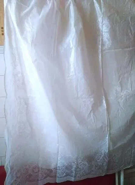 Скатерть практичная  белого цвета пвх . Большая, размером 150х232 см 8