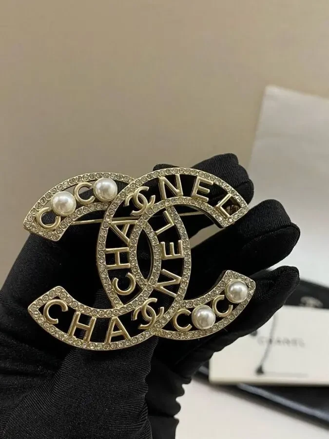 Брошка Chanell 7