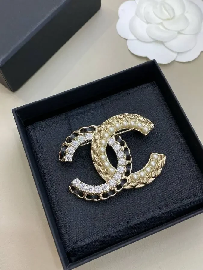 Брошка Chanell 3