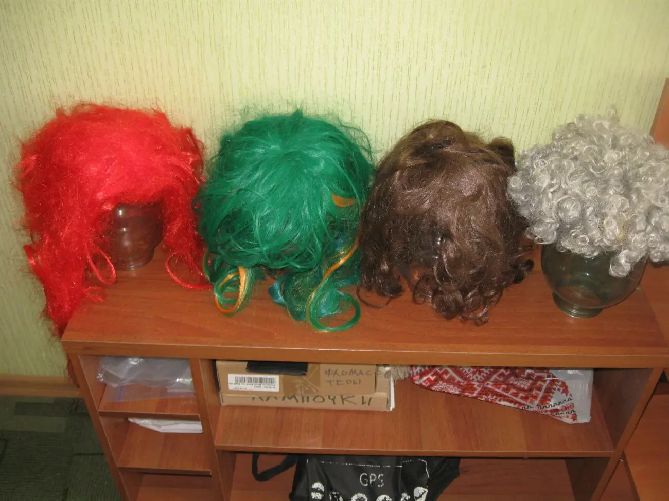 Перуки і дреди жіночі