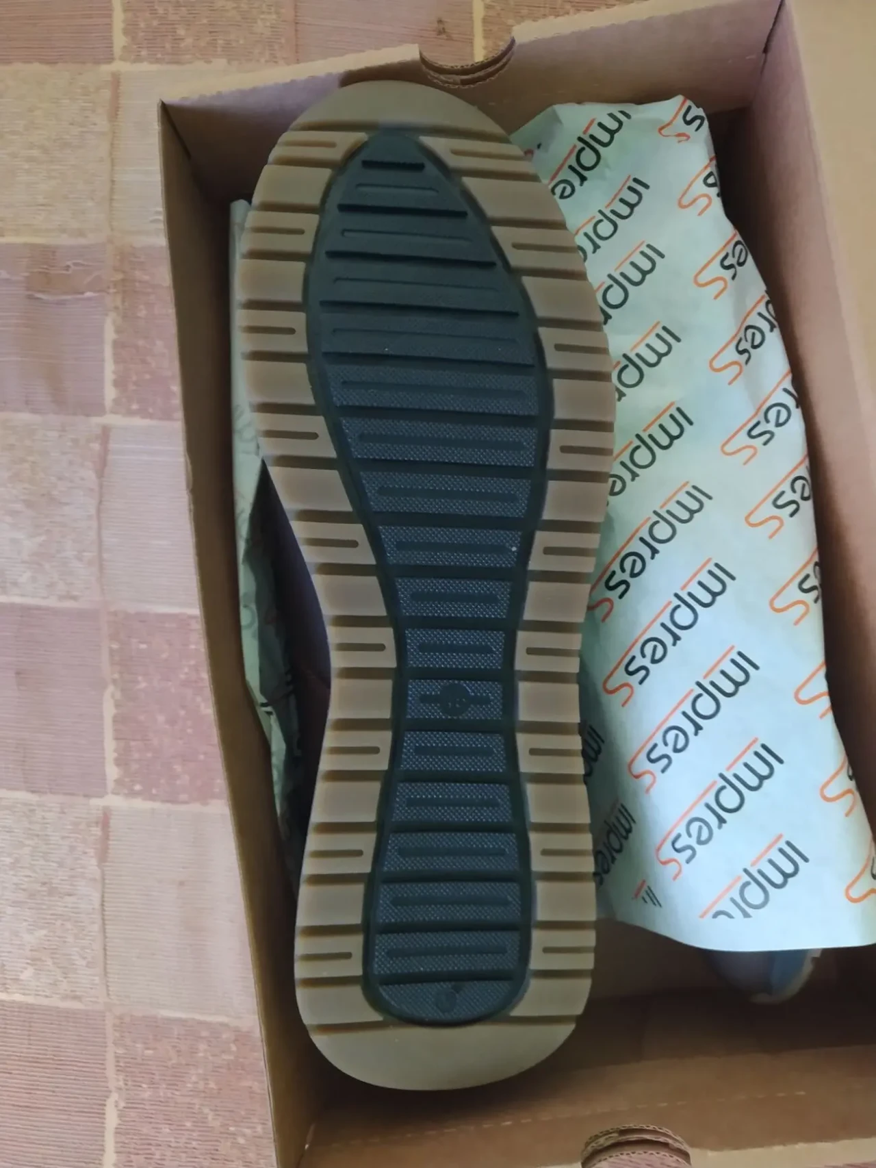 Кросівки чоловічі шкіряні 9