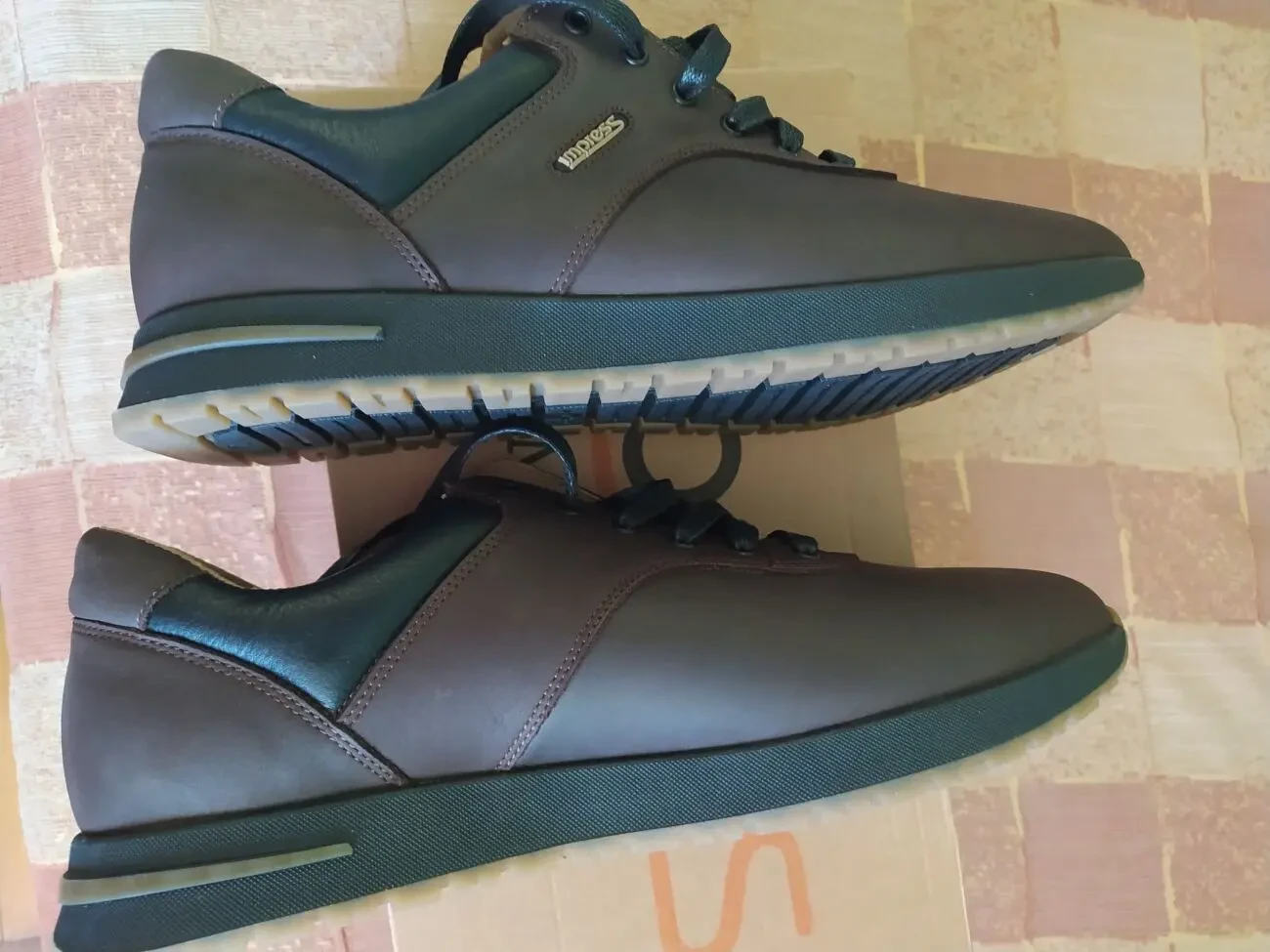 Кросівки чоловічі шкіряні