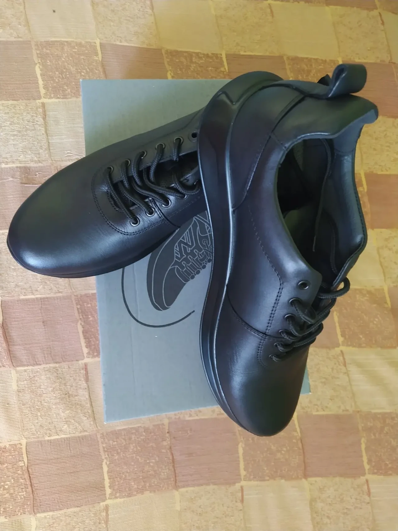 Чоловічі кросівки шкіряні 3