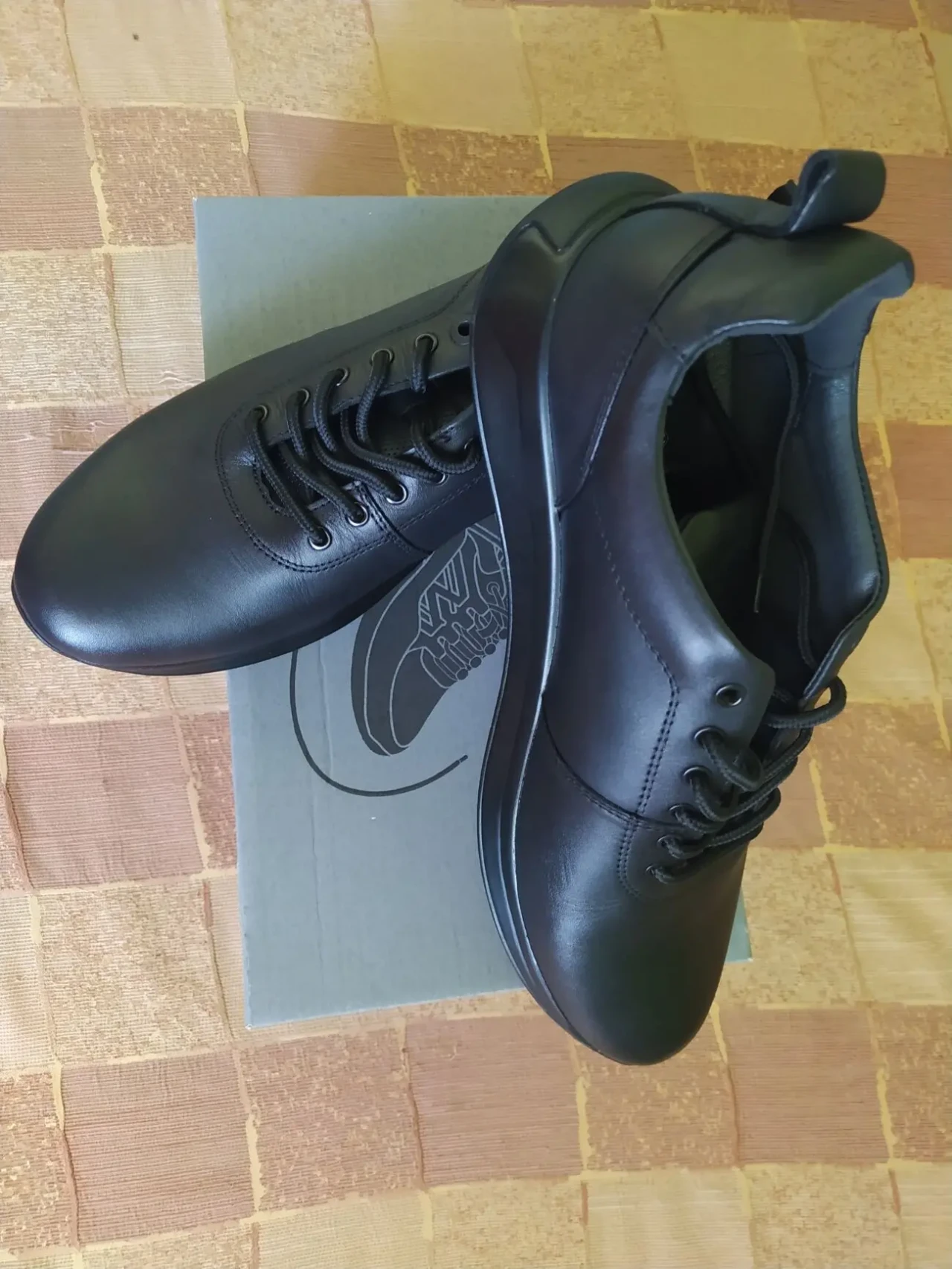 Чоловічі кросівки шкіряні 2