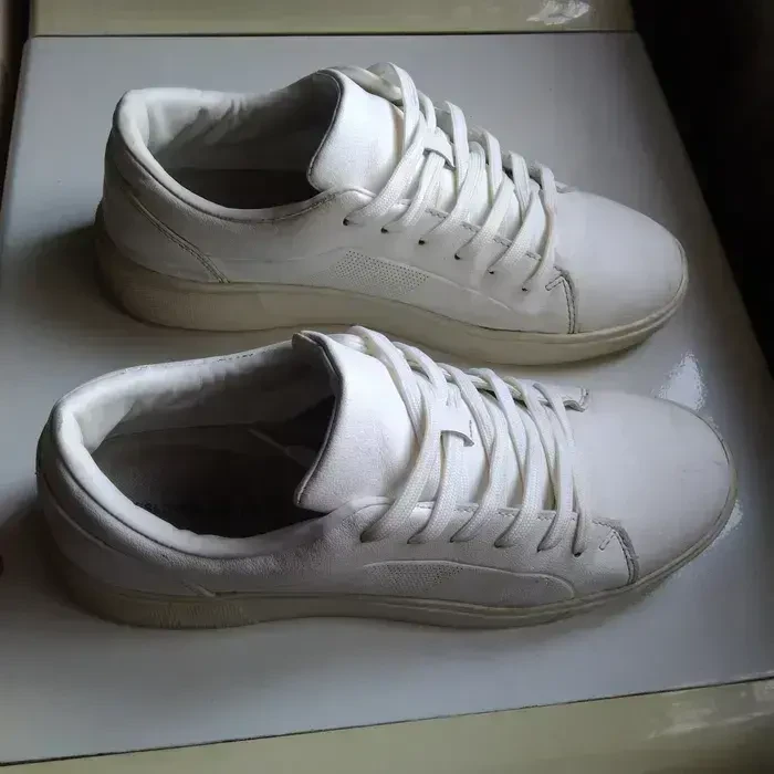 Кросовкі 42 білі