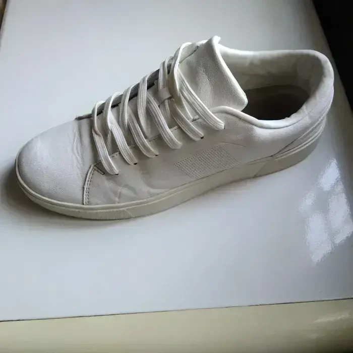 Кросовкі 42 білі 2