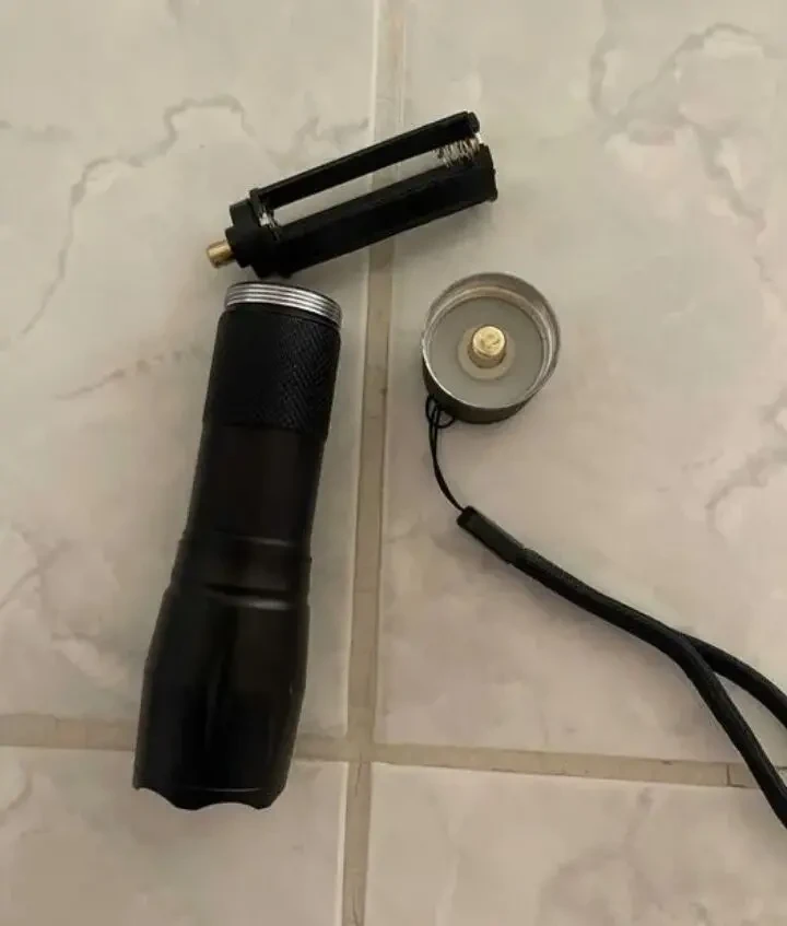 Компактний та легкий LED ліхтарик, якісні матеріали 4