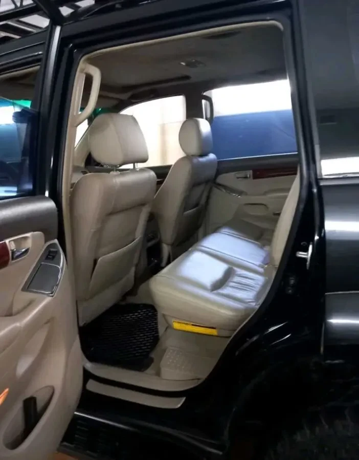 Toyota Land Cruiser 9