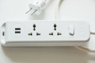 Універсальний подовжувач мережевий фільтр з колодкою на 2 розетки