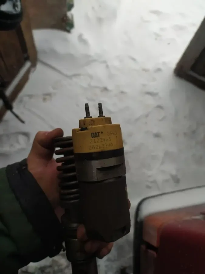 Куплю форсунки cat caterpillar 4