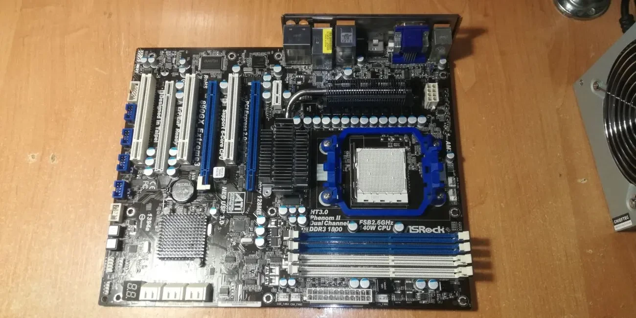 ASRock 890GX Extreme3 ( sAM3, AMD 890GX) (ЧИТАТЬ ОПИСАНИЕ)