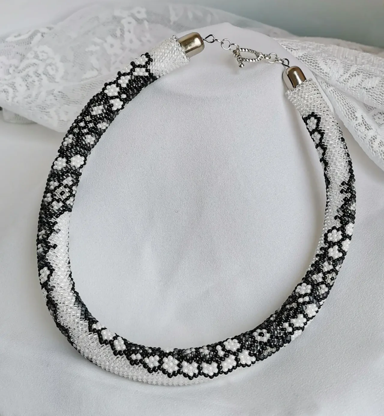 Прикраса із бісеру кольє-джгут Ажурні мрії 9