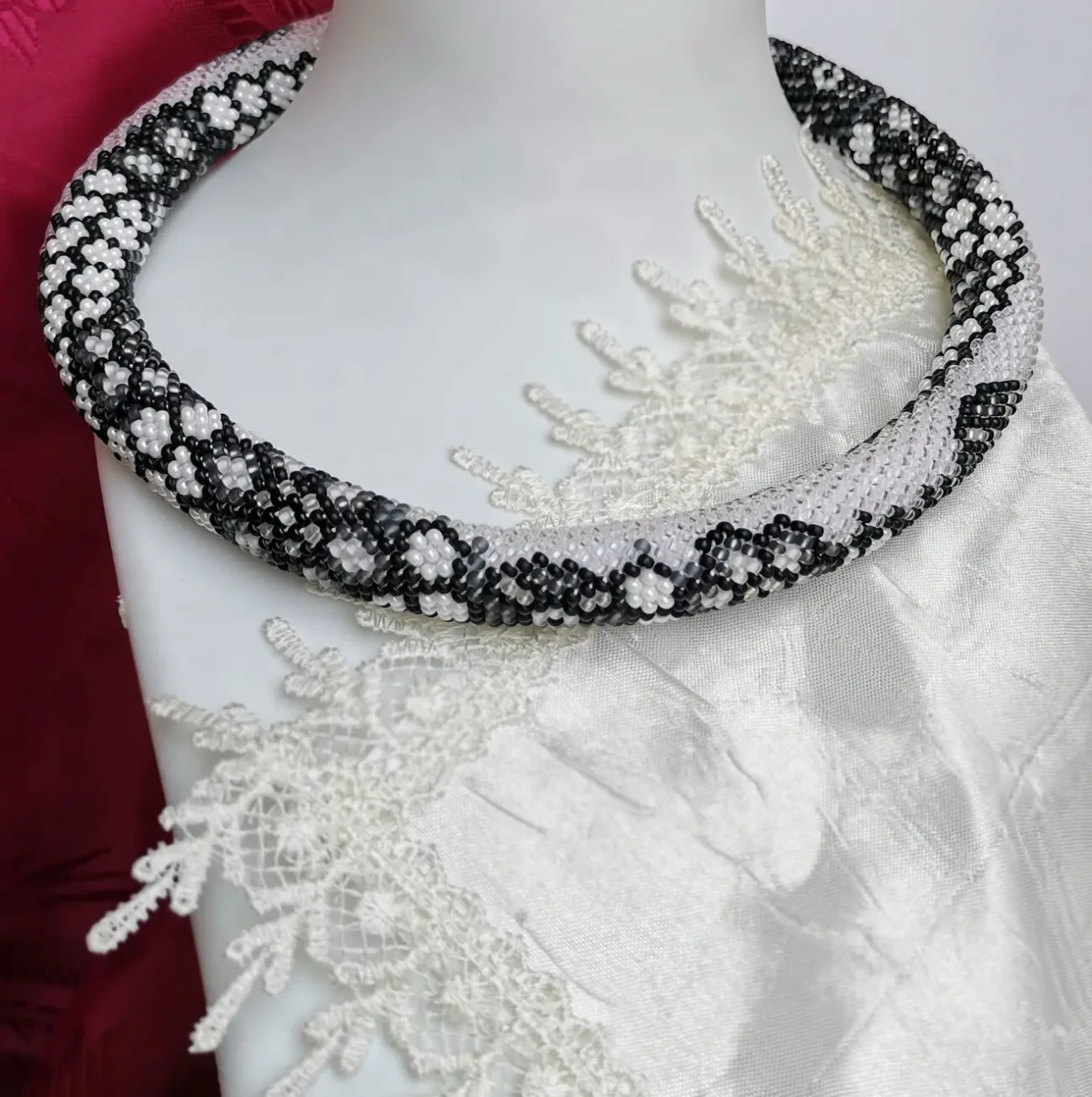 Прикраса із бісеру кольє-джгут Ажурні мрії 4