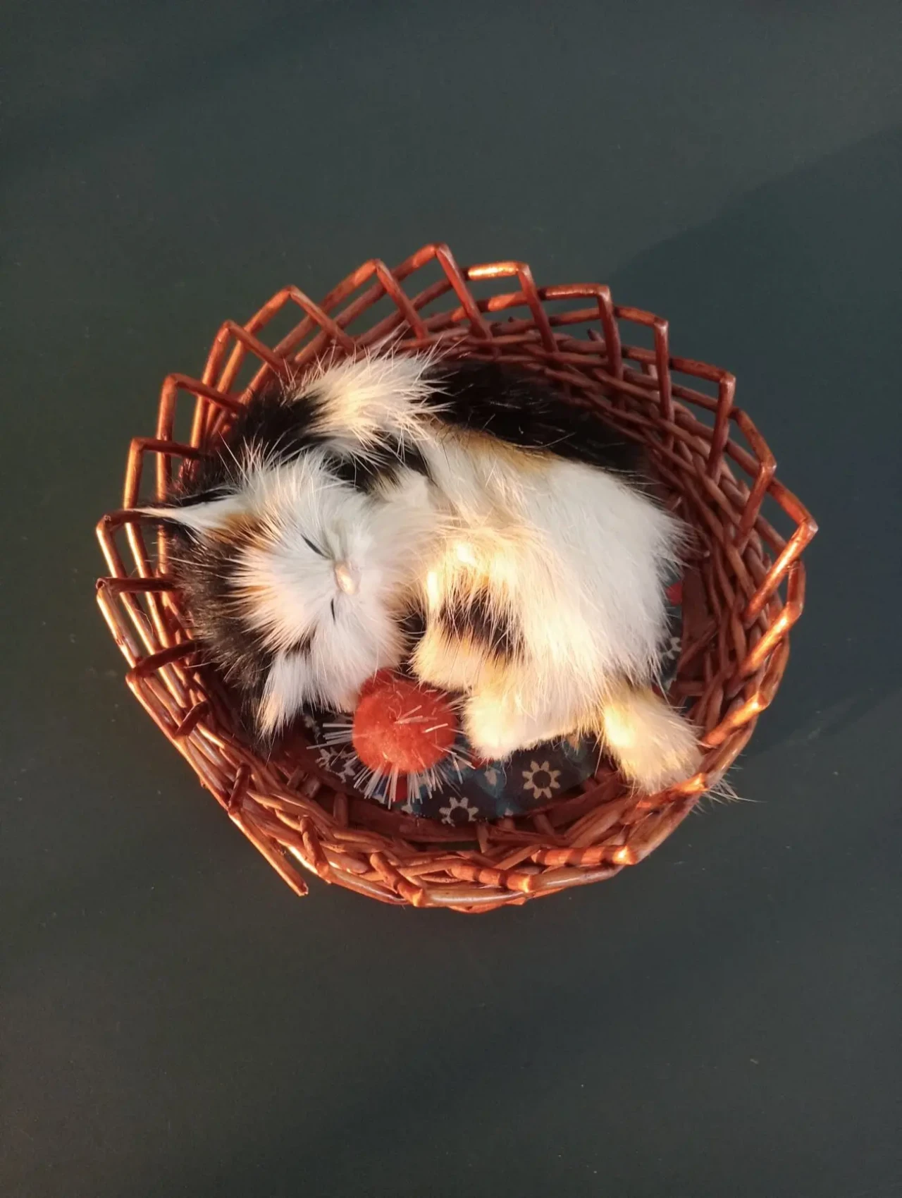 Котик в кошику - сувенір 2