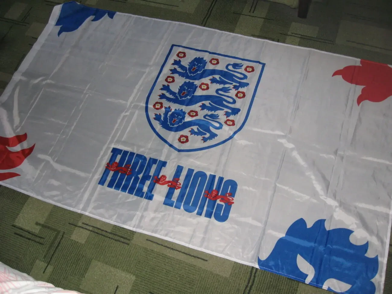 Прапор збірної Англії по футболу, з гаслом