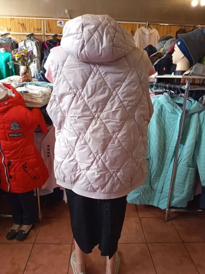 Стильный стеганый жилет с капюшоном 52-58р 2