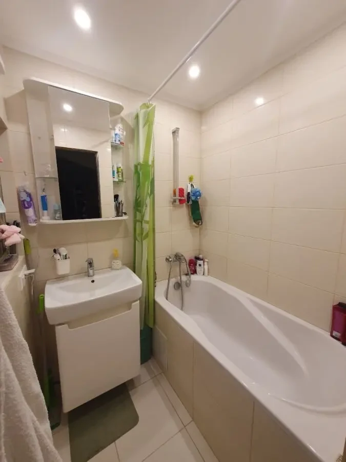 Продаж 2 кімн вуд.Бальзака,79.Троєщина 9