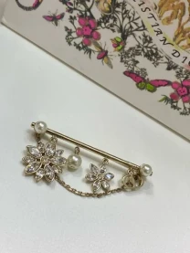 Брошка Dior