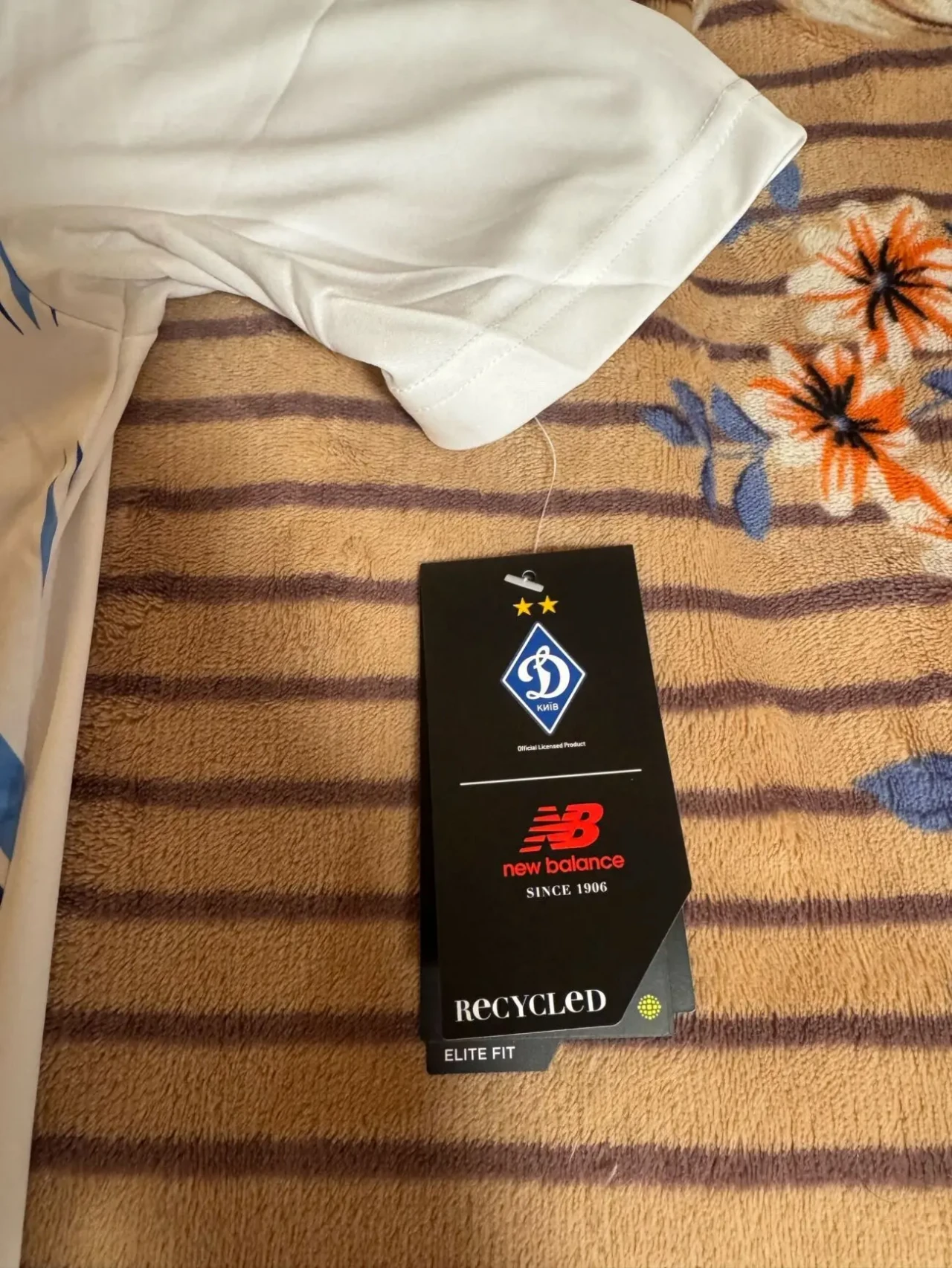 Футболка ФК Динамо Київ New Balance, біла з синім принтом (сезон 23/24 4