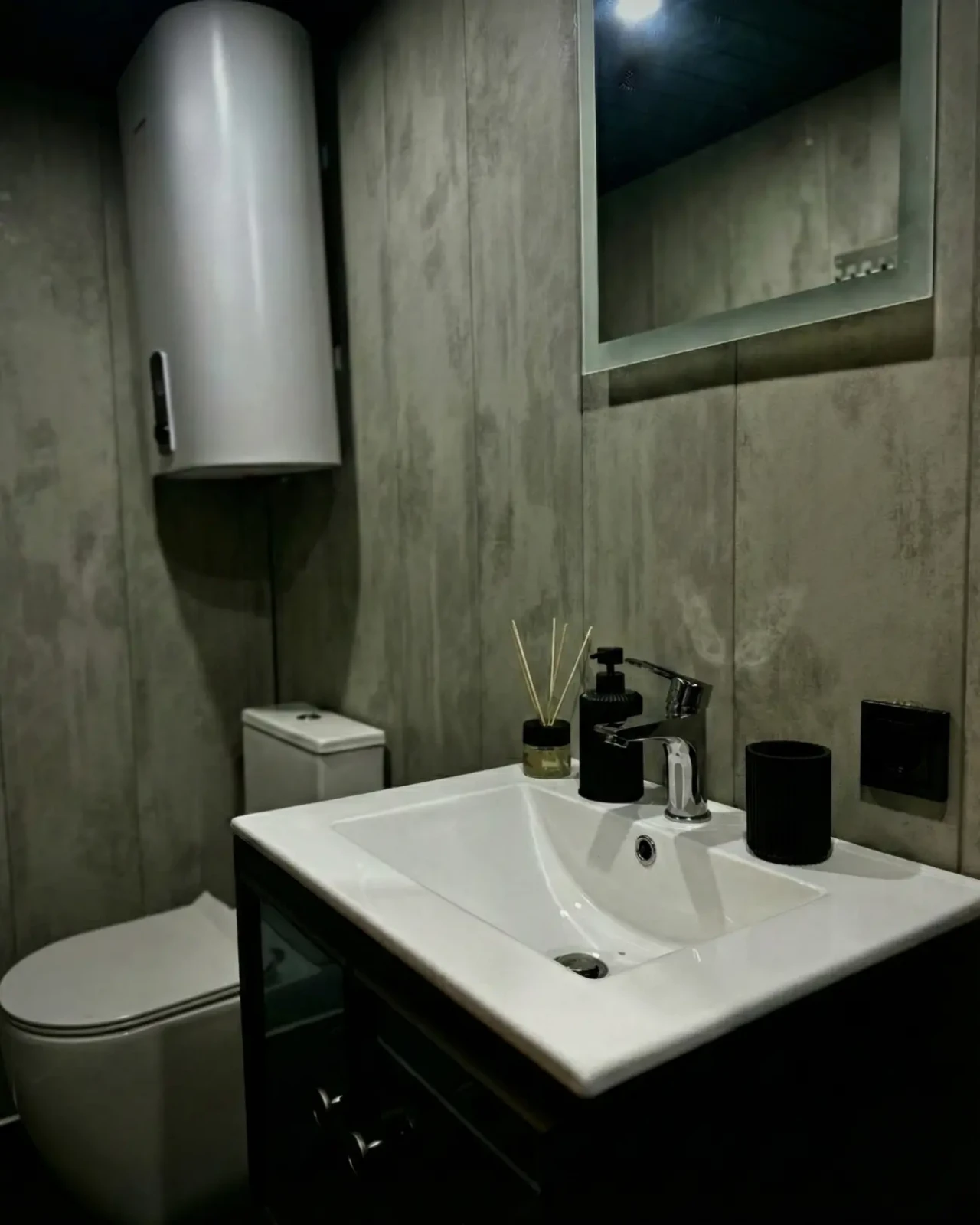 Гарячий чан з джакузі та будиночком на березі Дніпра 5