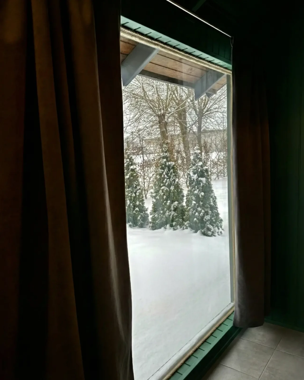 Гарячий чан з джакузі та будиночком на березі Дніпра 9