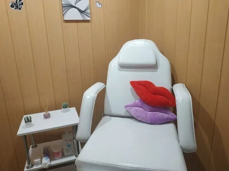 Декоративна авторська подушка-губи вуста сувенір декор подарунок 2