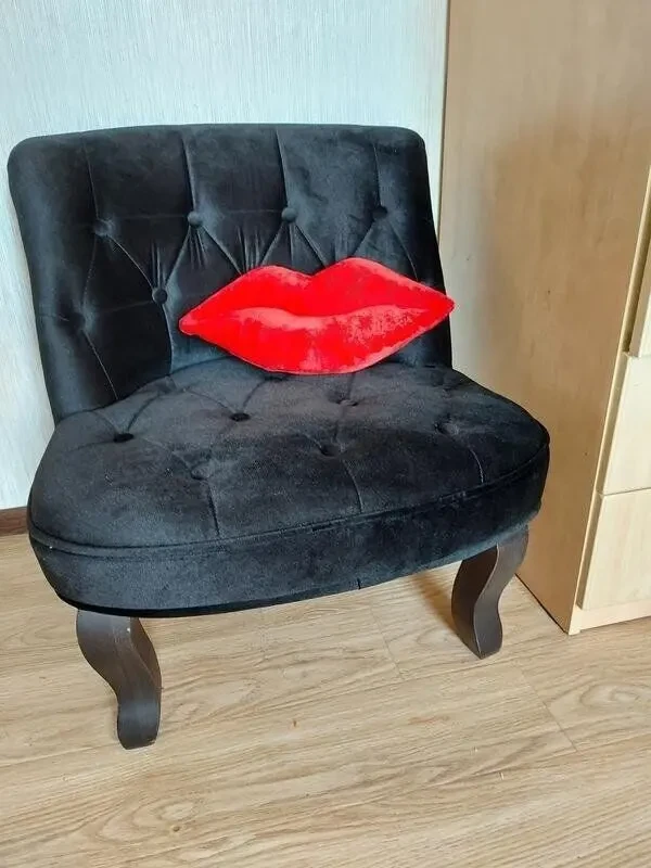 Декоративна авторська подушка-губи вуста сувенір декор подарунок 3