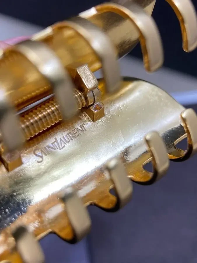 Заколка Yves Saint Laurent (ysl) 2