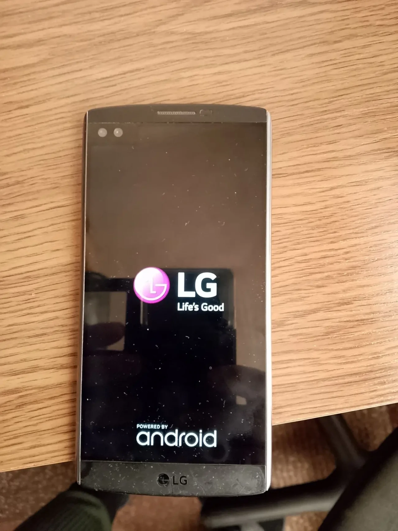 LG V10 Відвал чіпа.Один дісплей ідеальний,другий підсажений трохи. 2