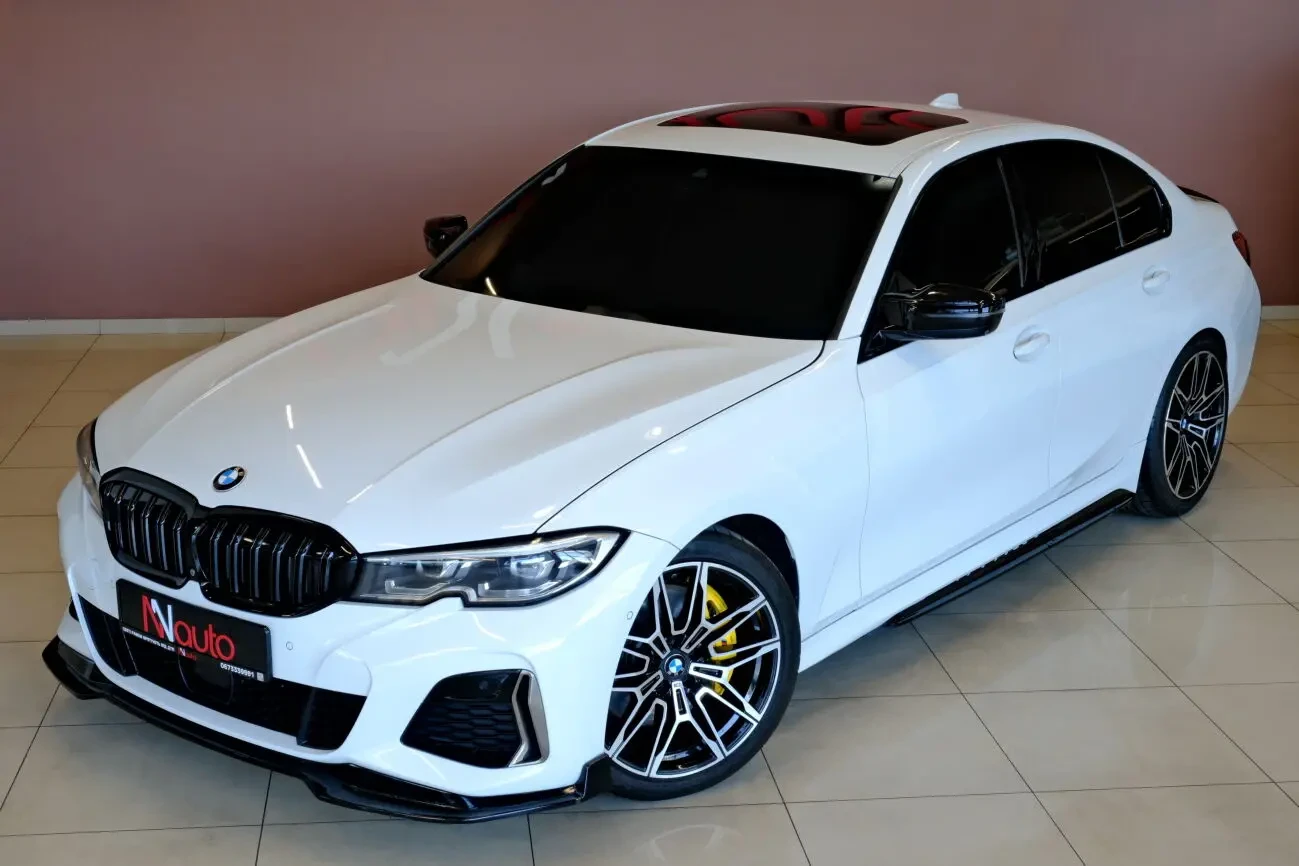 BMW 330i Auto 2