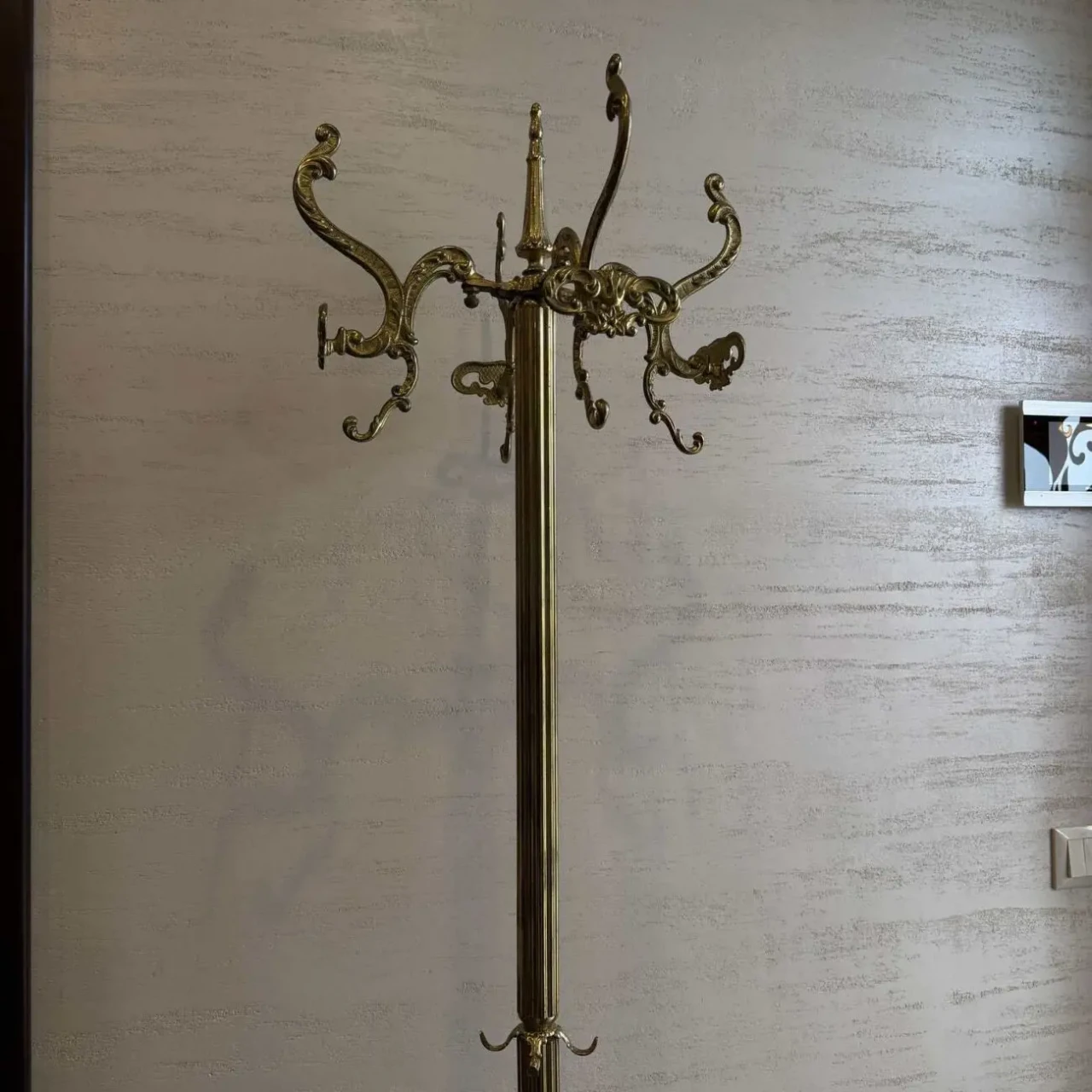 Вішалка для одягу вінтаж з Європи бронза