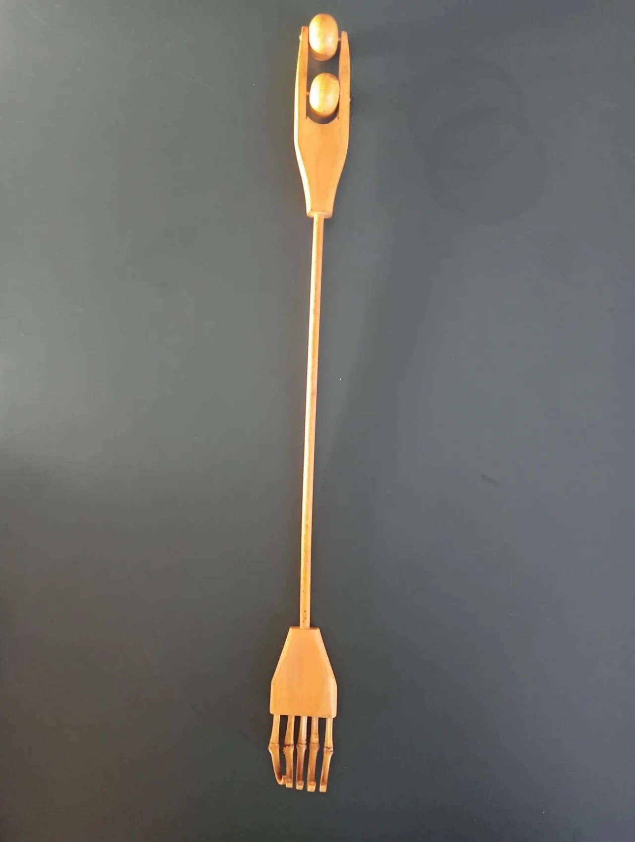 Чесалка-масажер для спини 2